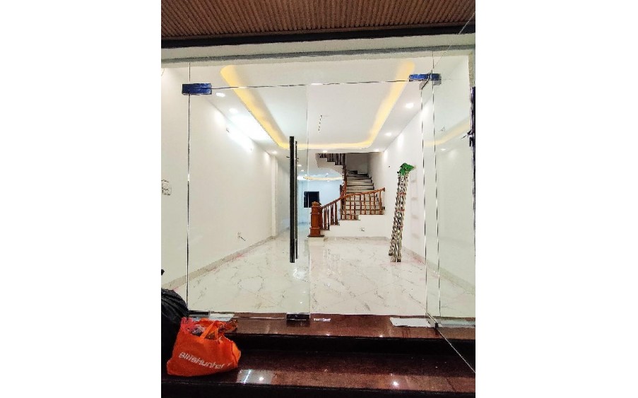 BÁN GẤP NHÀ  LĨNH NAM DT RỘNG 37. 6 ngủ. Chỉ 4.87 Tỷ. DÒNG TIỀN khủng 300 triệu/ năm
